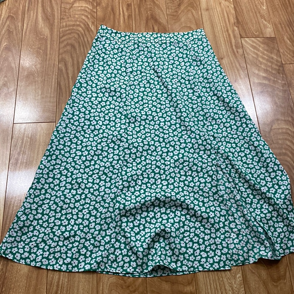 The lift size 4 skirt w/ slit